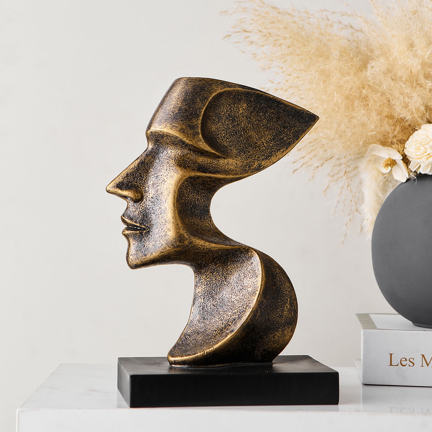 Resin Art Anniversary Gift - Creative Human Figurine Sculpture, Abstract Minimalist